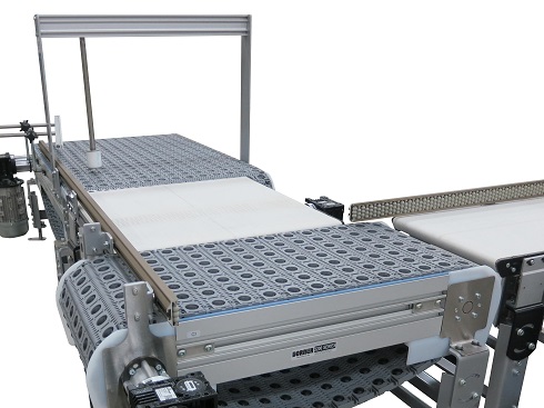 3200 Series conveyor with ARB technology Series 400 45° Chain and Passive Rollers