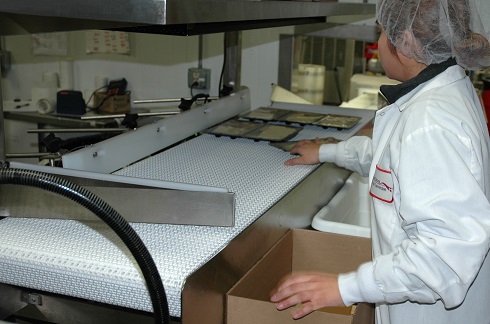 , Sanitary Conveyor System from Dorner Helps Wisconsin Cheese Packer Improve Ergonomics and Packaging Efficiencies