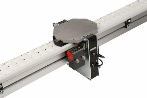 Pallet Stops on 2200 SmartFlex flexible chain conveyor