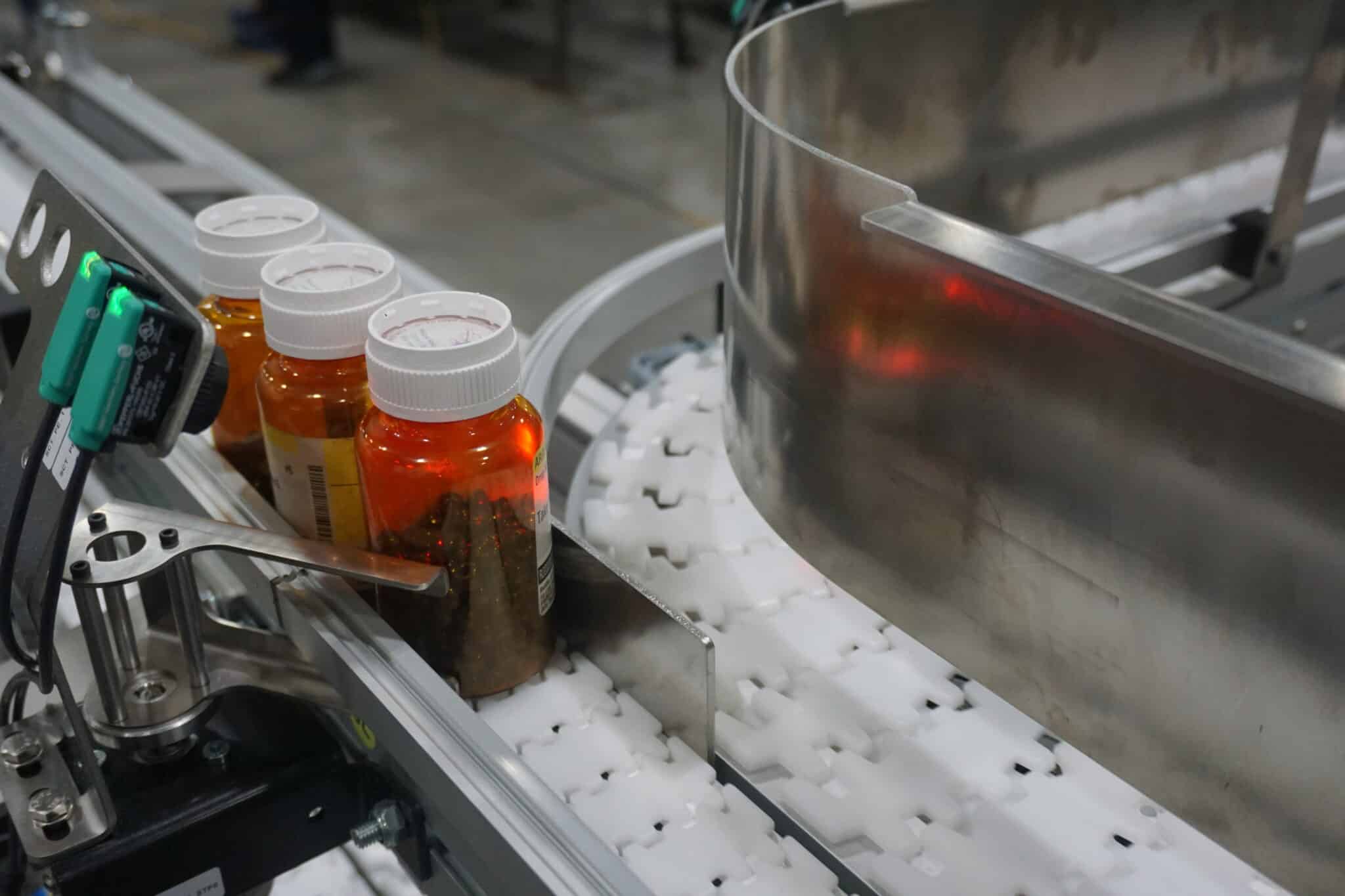 prescription processing flexible chain conveyor
